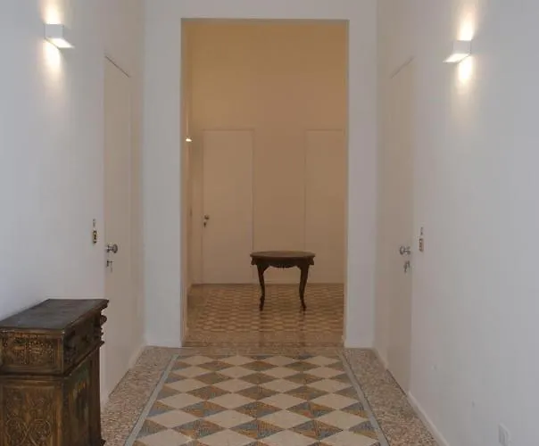 Palazzo Del Cavaliere 3*